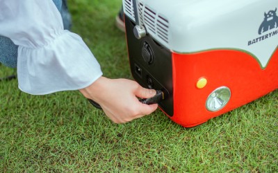 What do you pay attention to when using portable power supply？
