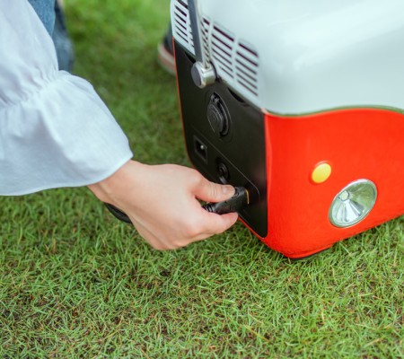 What do you pay attention to when using portable power supply？